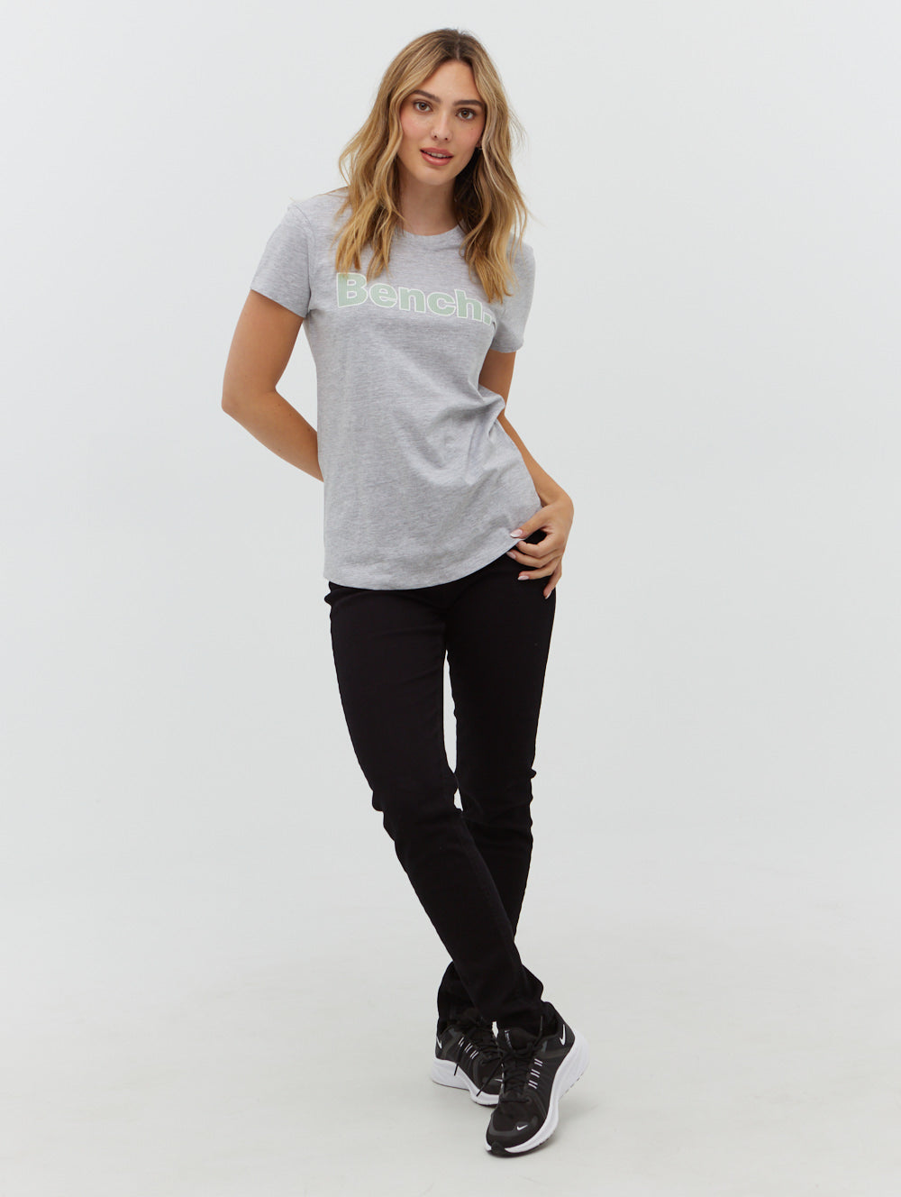 Leora Outline Logo Tee - BN4A117360