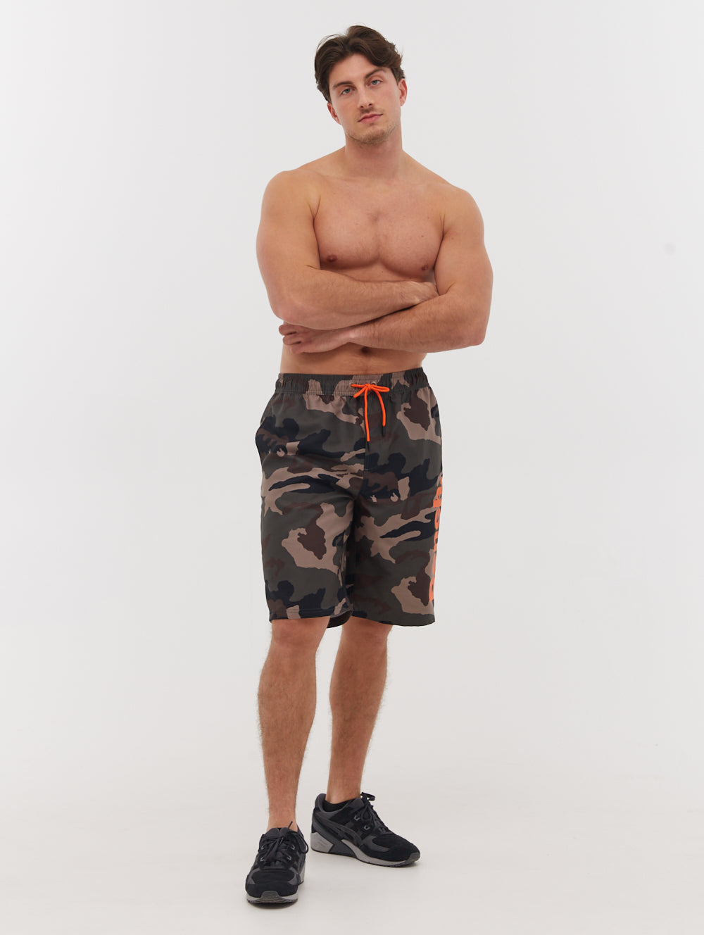 【AAKE】SUMMER CAMO BERMUDA PT AAKE】SUMMER CAMO BERMUDA PT Green Cammo Zig Embroidered